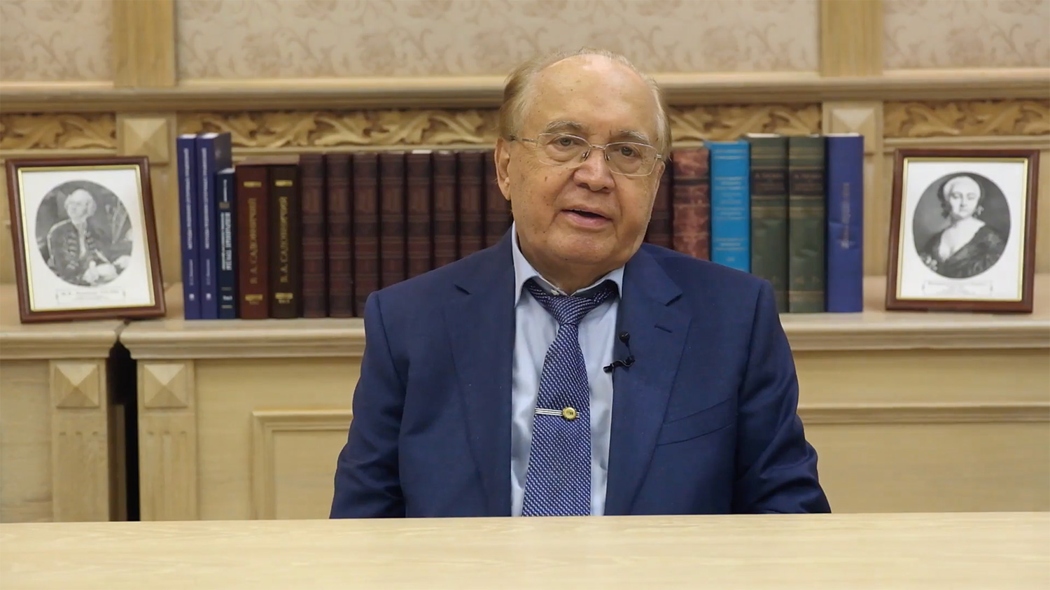 Поздравление ректора МГУ В.А. Садовничего с Днем психолога и 140-летием РПО